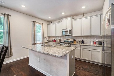 Welcome to this elegant 4-bedroom, 2.5-bath traditional home in - photo 14