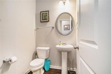 Welcome to this elegant 4-bedroom, 2.5-bath traditional home in - photo 15