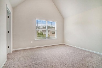Welcome to this elegant 4-bedroom, 2.5-bath traditional home in - photo 21