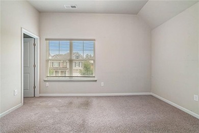 Welcome to this elegant 4-bedroom, 2.5-bath traditional home in - photo 23