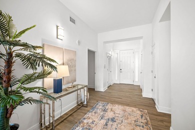 This stunning 4B/4B Penthouse Condo with breathtaking, panoramic - photo 2