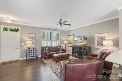 This charming end-unit townhouse offers 3 bedrooms, 2.5 - photo 7
