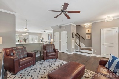 This charming end-unit townhouse offers 3 bedrooms, 2.5 - photo 8