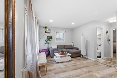 Welcome to this beautifully maintained and move-in ready - photo 5