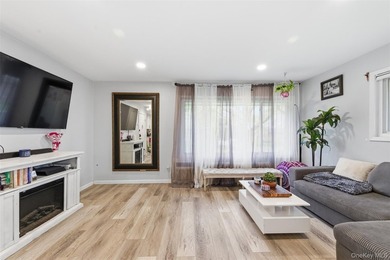 Welcome to this beautifully maintained and move-in ready - photo 6