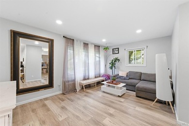 Welcome to this beautifully maintained and move-in ready - photo 7