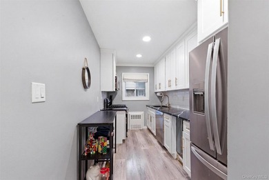 Welcome to this beautifully maintained and move-in ready - photo 9