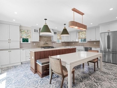 GREAT NECK VILLAGE PRIME LOCATION! Renovated And Move-In Ready - photo 11