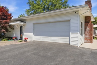 Rare opportunity to own this spacious 4 bedroom 3.5 bath ranch - photo 5