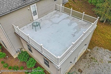 Welcome to the ultimate in luxury and privacy living! This - photo 17
