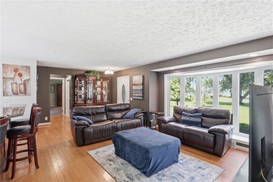 Rare opportunity to own this spacious 4 bedroom 3.5 bath ranch - photo 8