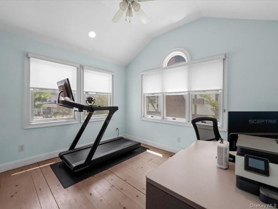 GREAT NECK VILLAGE PRIME LOCATION! Renovated And Move-In Ready - photo 18