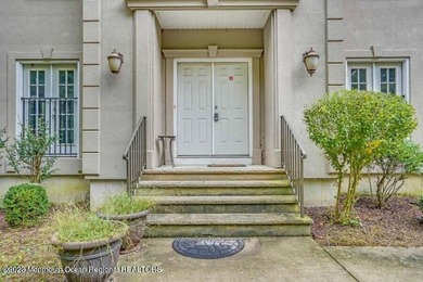 Welcome to the ultimate in luxury and privacy living! This - photo 18
