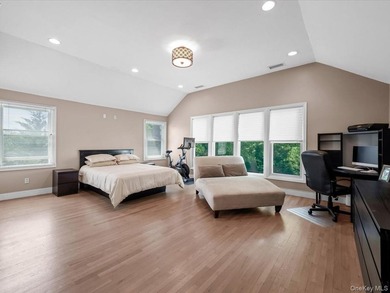 GREAT NECK VILLAGE PRIME LOCATION! Renovated And Move-In Ready - photo 20