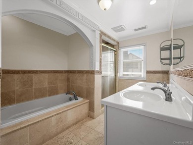 GREAT NECK VILLAGE PRIME LOCATION! Renovated And Move-In Ready - photo 22