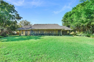Charming 3BR, 2BA, 2CG +cart home is perfectly situated on a - photo 23