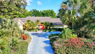 Charming 3BR, 2BA, 2CG +cart home is perfectly situated on a - photo 25