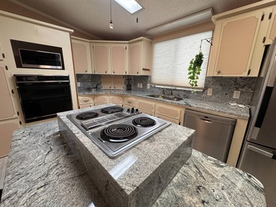 ENCLOLSED PATIO WITH AC!! 1,400 SQFT of air-conditioned interior - photo 10