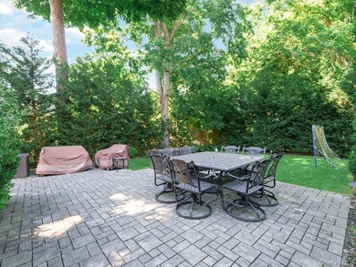 GREAT NECK VILLAGE PRIME LOCATION! Renovated And Move-In Ready - photo 31