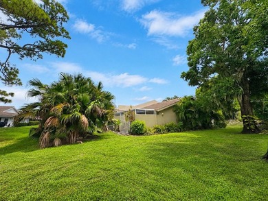 Welcome to easy Florida living in the Courtyards at Garden - photo 3