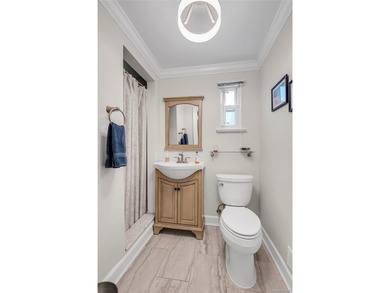 Welcome to 34 Soundview Crest! This classic, brick, center hall - photo 16