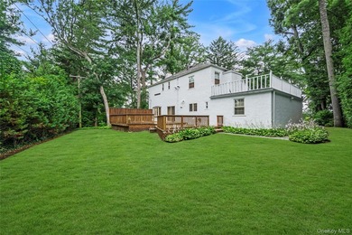 Welcome to 34 Soundview Crest! This classic, brick, center hall - photo 18