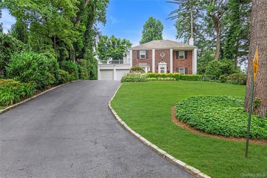 Welcome to 34 Soundview Crest! This classic, brick, center hall - photo 20