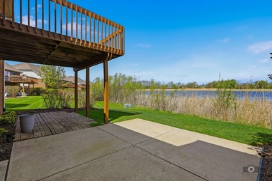 Welcome to this BEAUTIFUL END-UNIT townhome perfectly positioned - photo 7