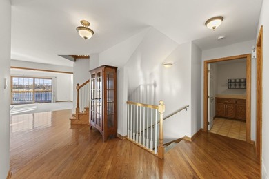 Welcome to this BEAUTIFUL END-UNIT townhome perfectly positioned - photo 9