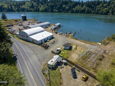 A local landmark situated at Oneatta Point on Yaquina Bay. The - photo 1