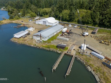 A local landmark situated at Oneatta Point on Yaquina Bay. The - photo 3