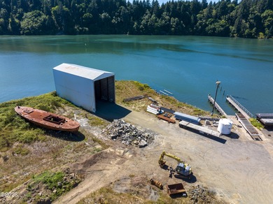 A local landmark situated at Oneatta Point on Yaquina Bay. The - photo 10