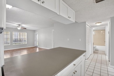 Welcome to this thoughtfully designed two-bedroom, two-bathroom - photo 14