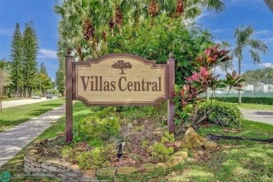 Lake Townhome/Townhouse For Sale in Pembroke Pines, Florida