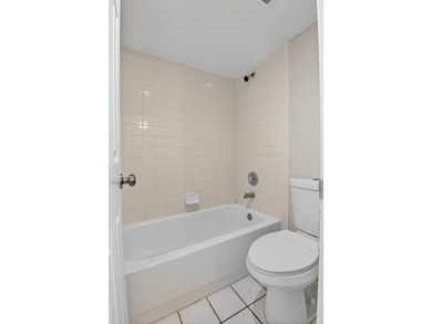 Welcome to this thoughtfully designed two-bedroom, two-bathroom - photo 21