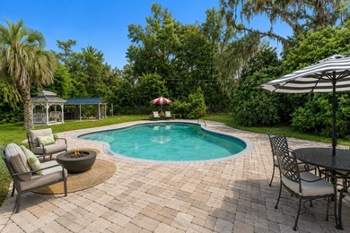 Pull into the drive at 258 SE Hillside Parkway and the first - photo 2