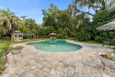 Pull into the drive at 258 SE Hillside Parkway and the first - photo 3