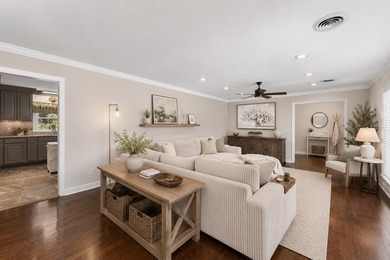 Pull into the drive at 258 SE Hillside Parkway and the first - photo 4