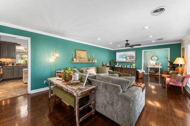 Pull into the drive at 258 SE Hillside Parkway and the first - photo 5