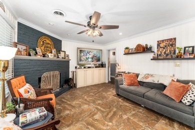 Pull into the drive at 258 SE Hillside Parkway and the first - photo 9