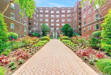 Discover the most neighborly, pet friendly, prewar coop in - photo 2