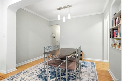 Discover the most neighborly, pet friendly, prewar coop in - photo 6