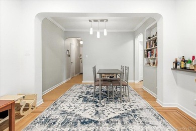 Discover the most neighborly, pet friendly, prewar coop in - photo 9