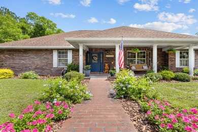 Spacious brick home with separate guest house, pool, and - photo 3