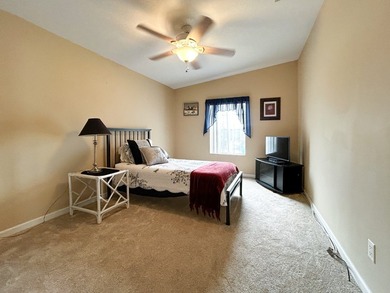 Beautifully maintained and updated 3/2, fully furnished, in a - photo 8
