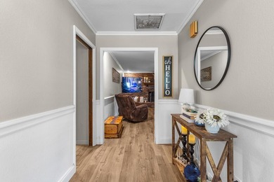 Spacious brick home with separate guest house, pool, and - photo 10