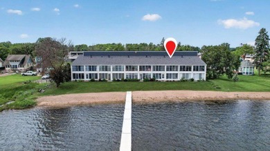Waterfront living doesn't get much better than this beautifully - photo 1