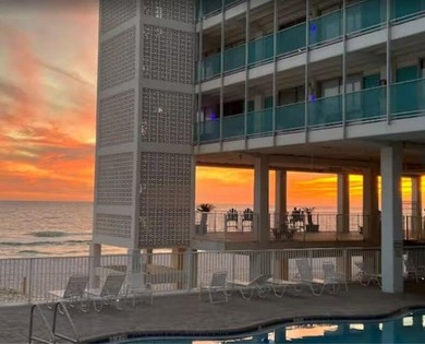 Iconic beachfront studio condo with stunning, unobstructed Gulf - photo 6