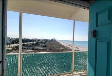 Iconic beachfront studio condo with stunning, unobstructed Gulf - photo 9