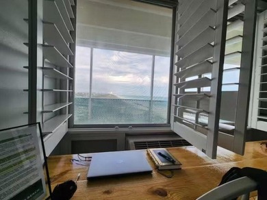 Iconic beachfront studio condo with stunning, unobstructed Gulf - photo 10